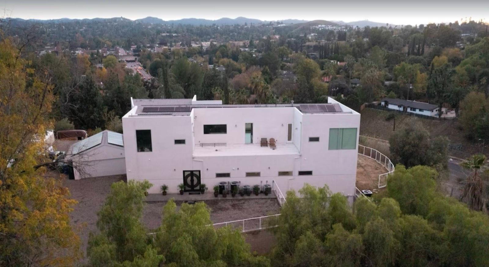 V's Valley View — photo 3