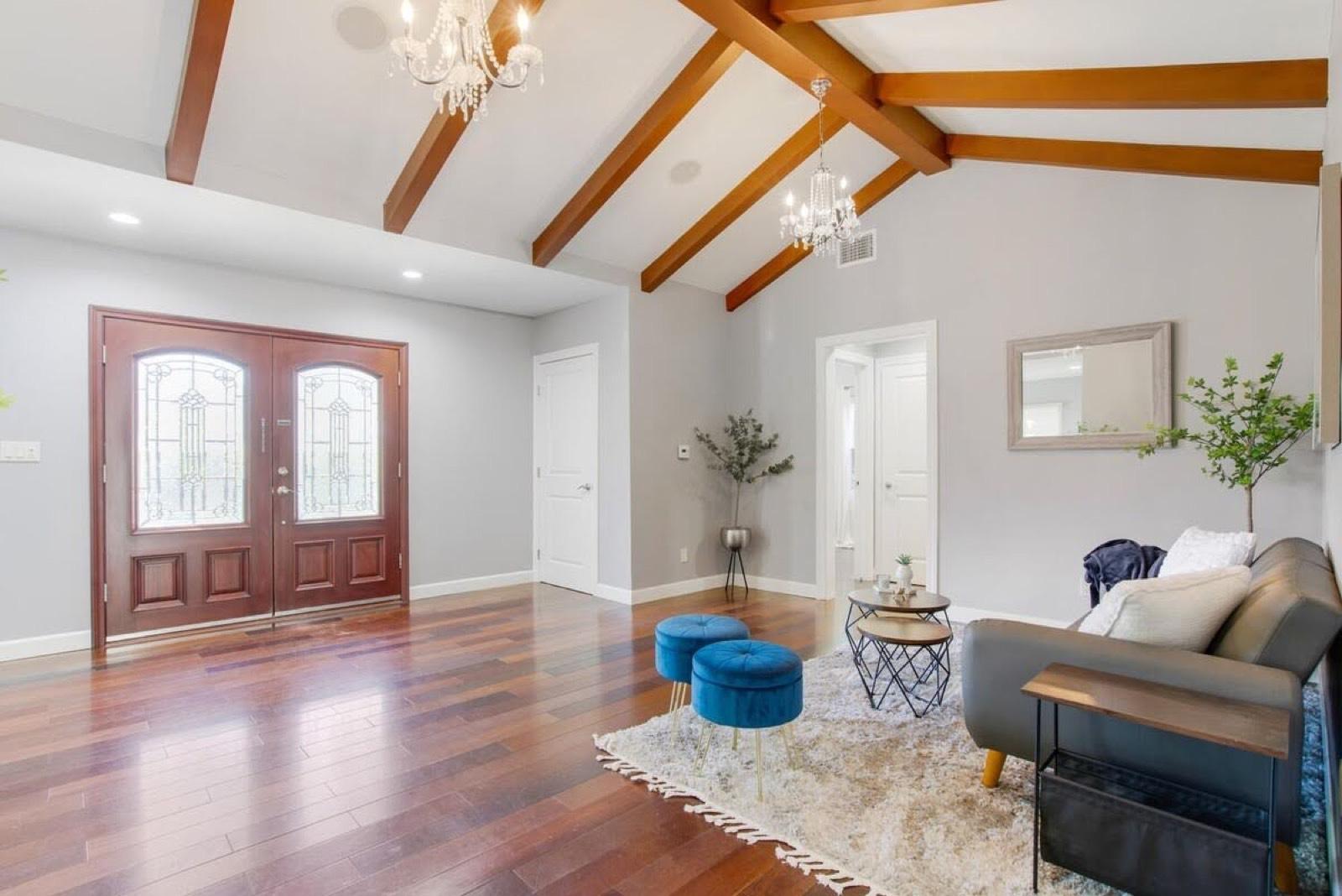 Valley Home Near Encino Pool and game room — photo 2