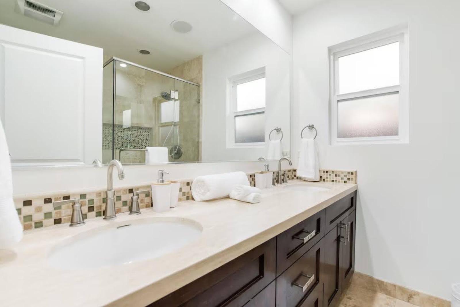 Valley Home Near Encino Pool and game room — photo 5