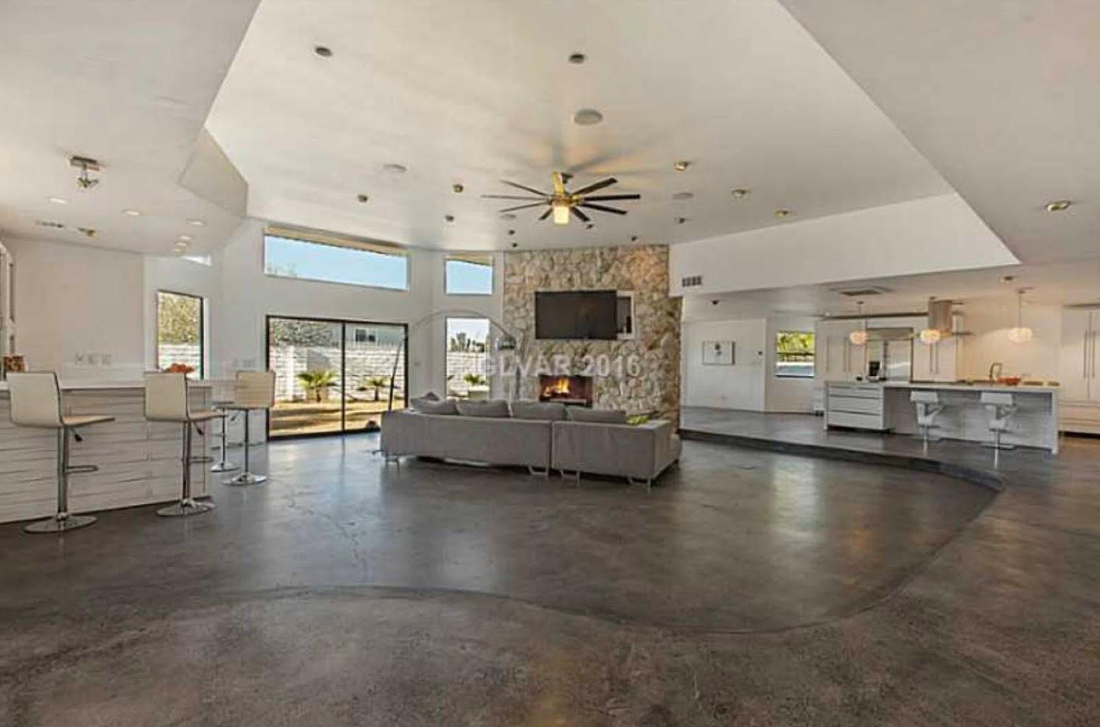 Vegas Midcentury Elvis Home — photo 2