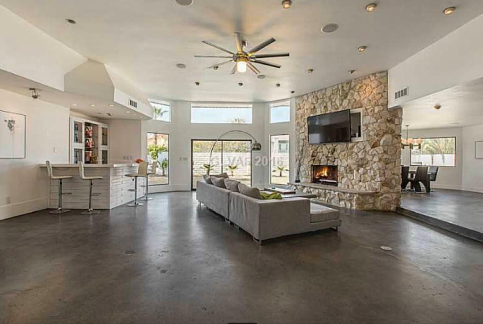 Vegas Midcentury Elvis Home — photo 3
