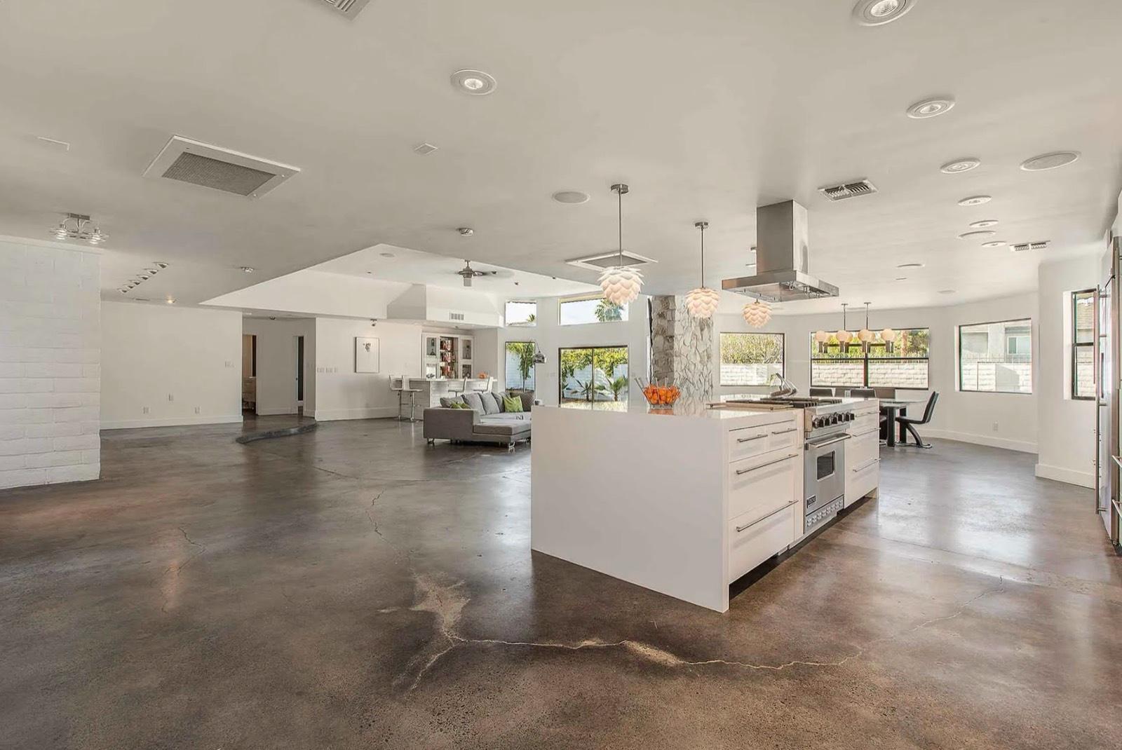 Vegas Midcentury Elvis Home — photo 4