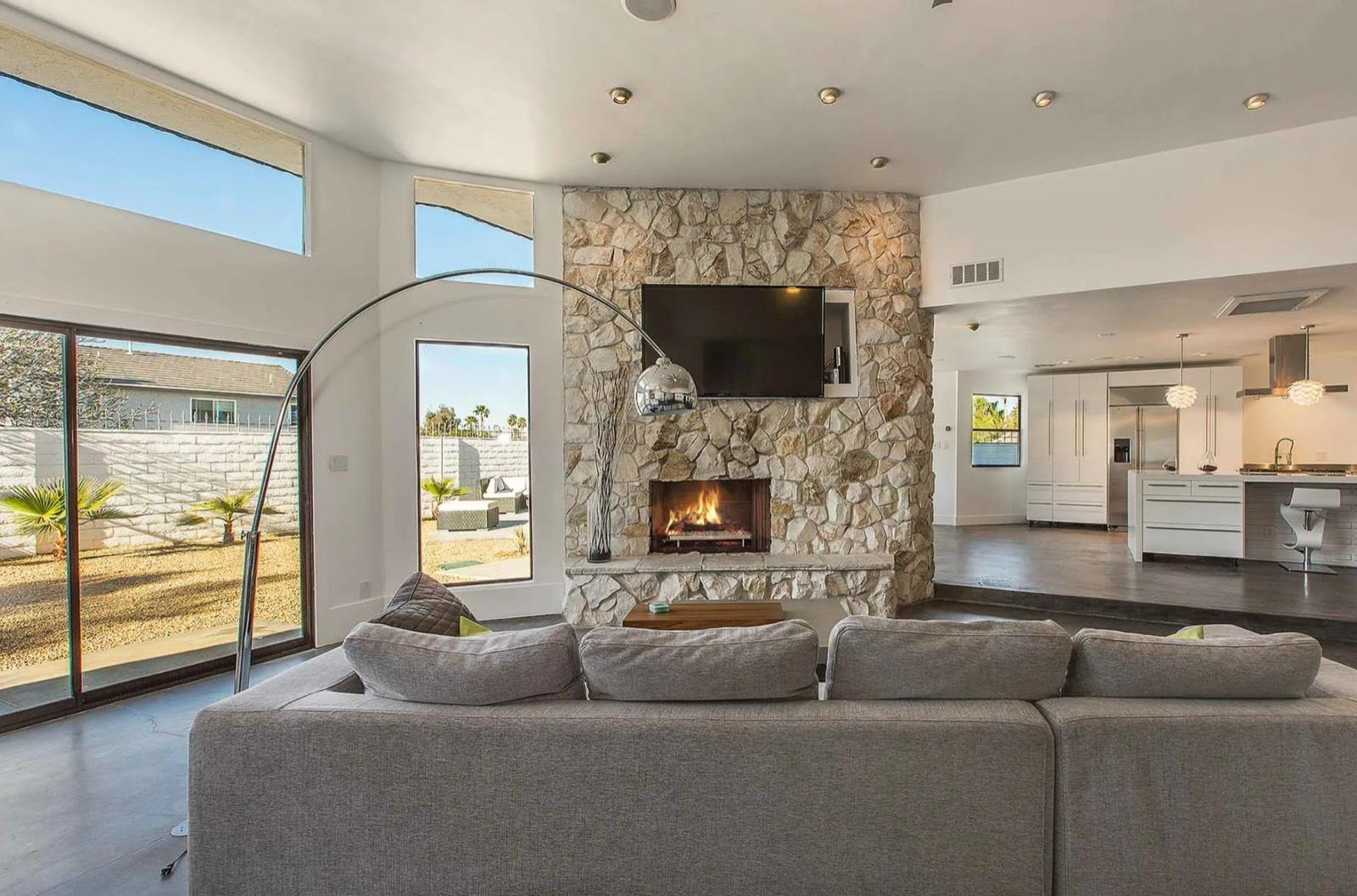 Vegas Midcentury Elvis Home — photo 1