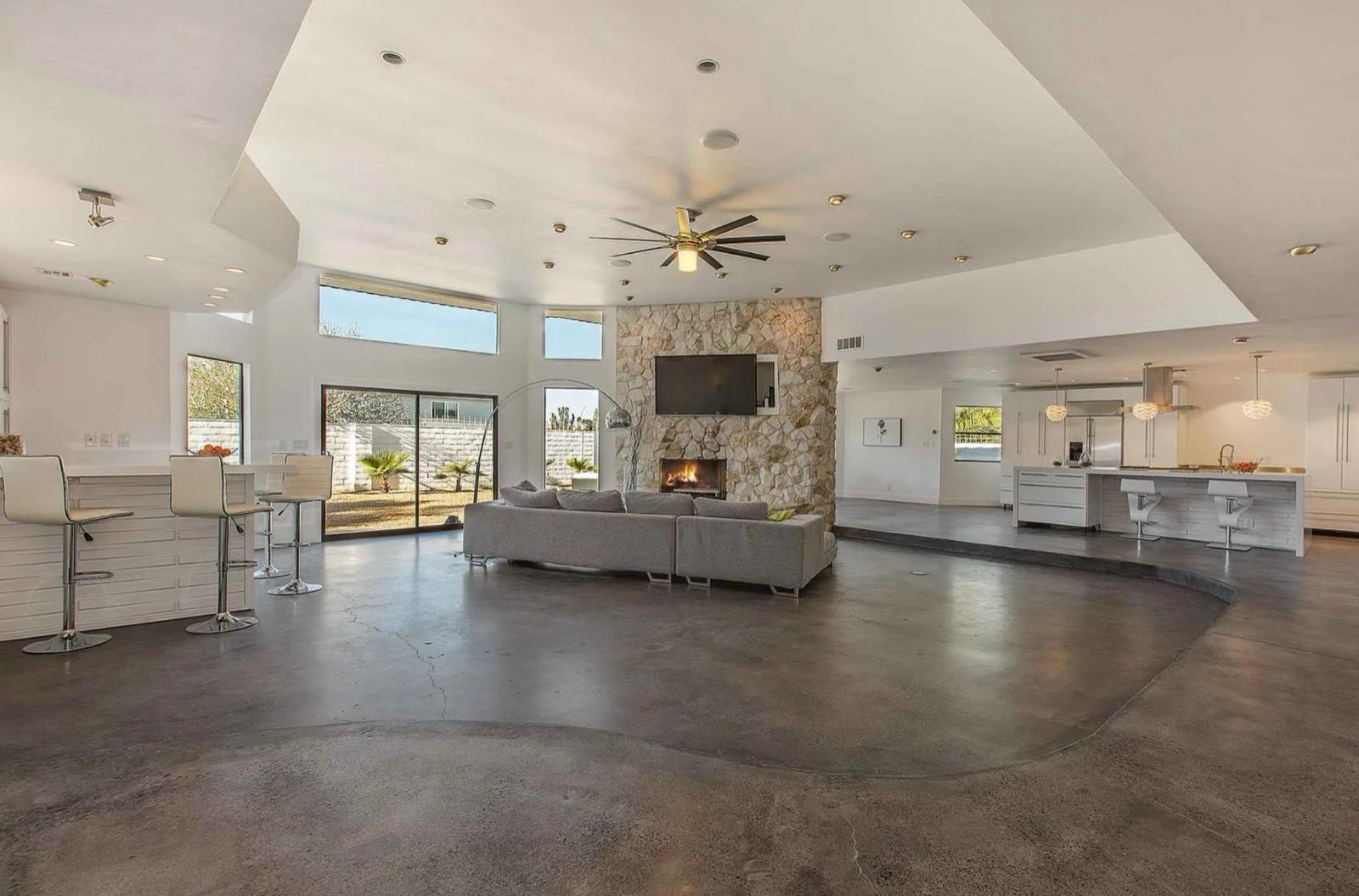 Vegas Midcentury Elvis Home — photo 7