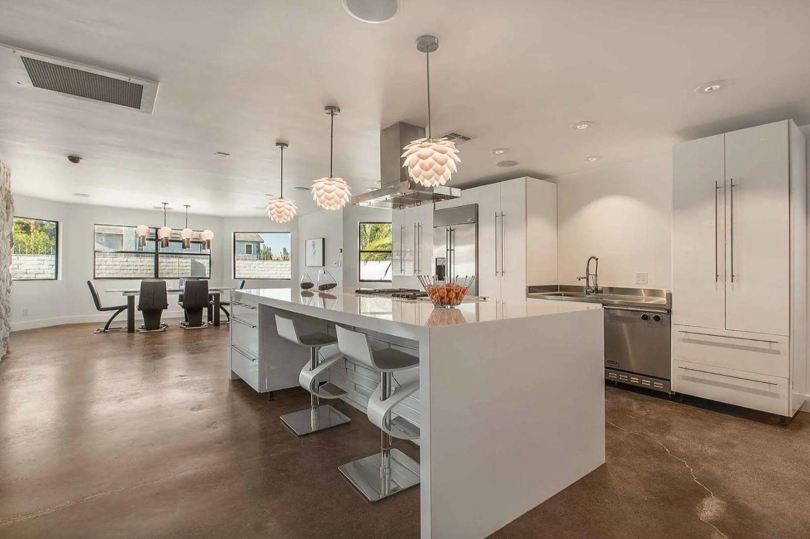 Vegas Midcentury Elvis Home — photo 9