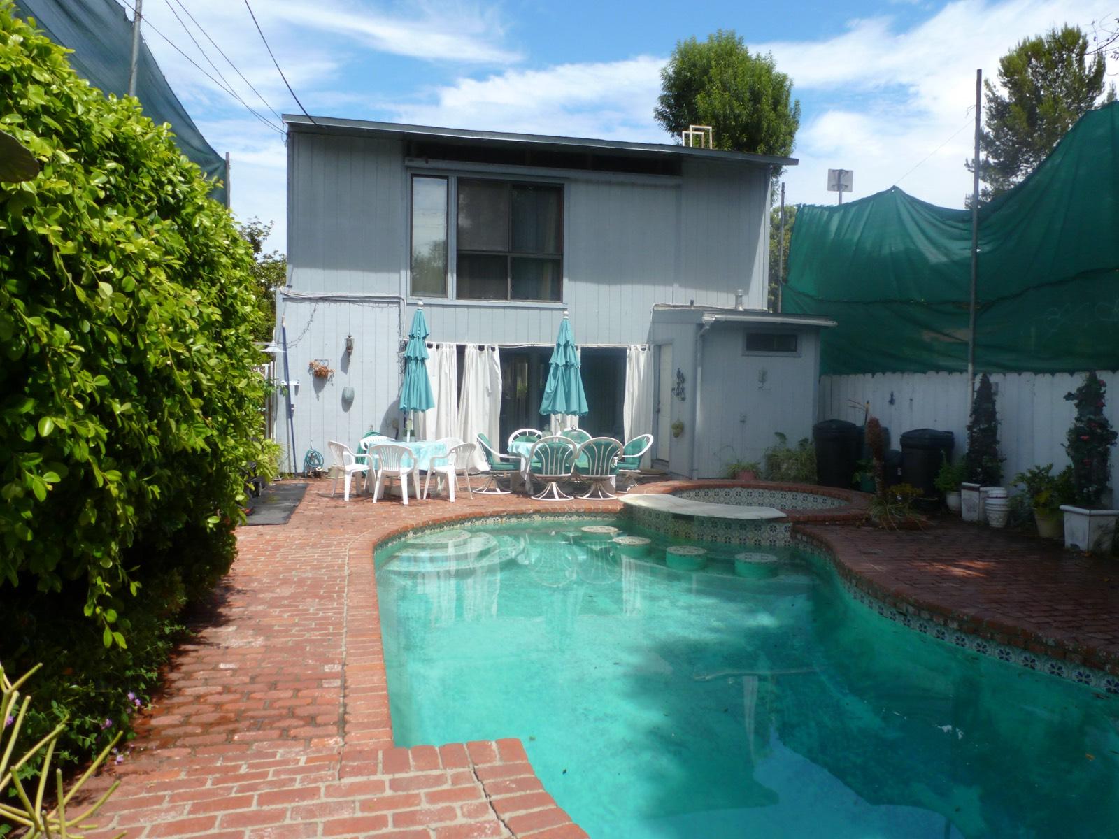 Violet Toluca Lake — photo 12