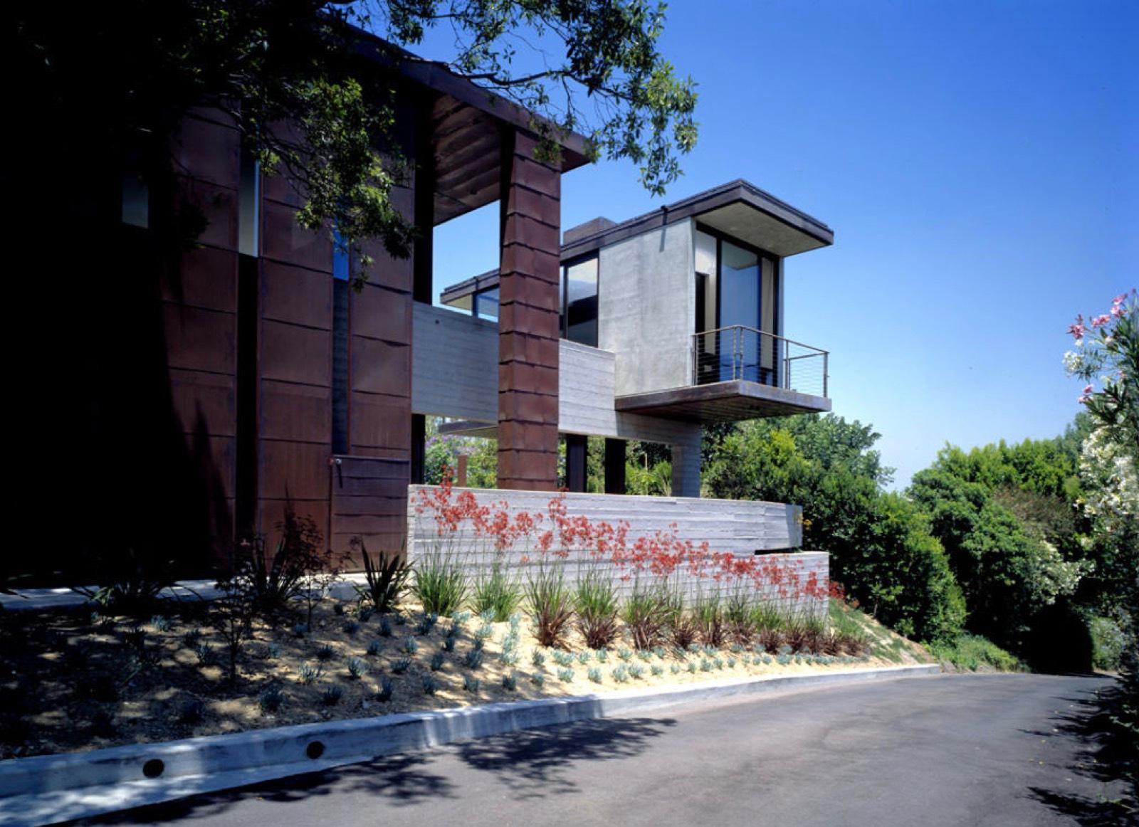 V's Architectural Stunner — photo 12