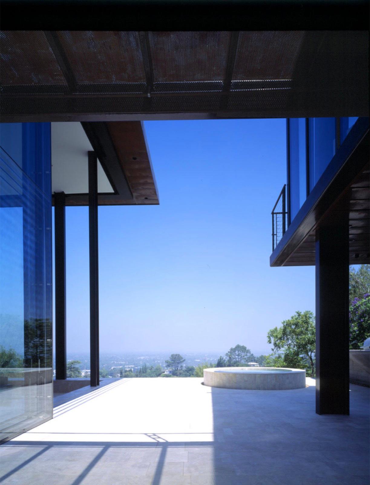 V's Architectural Stunner — photo 6