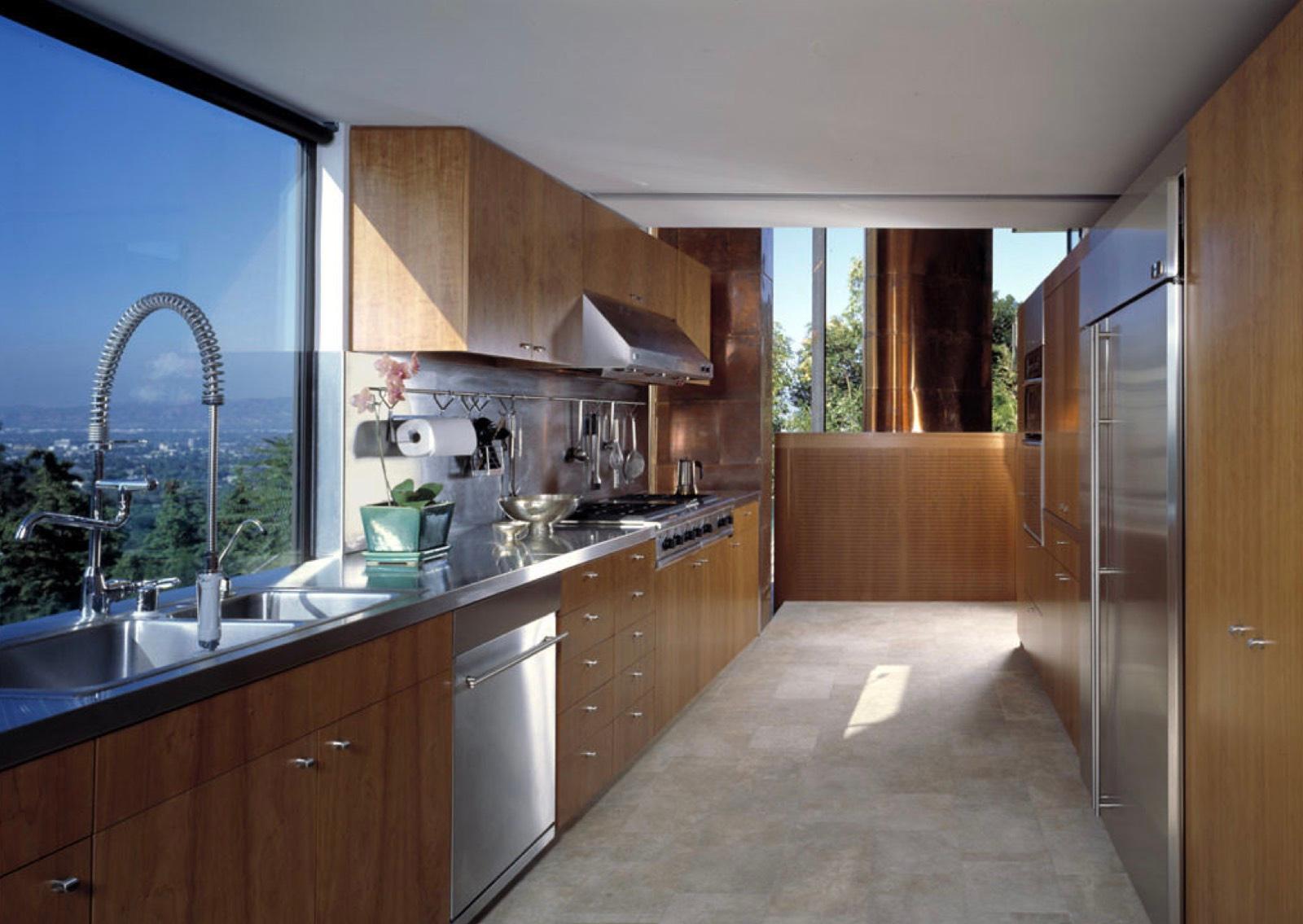 V's Architectural Stunner — photo 7