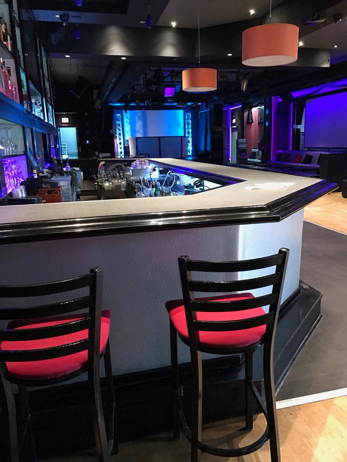 V's Vibrant Club — photo 1