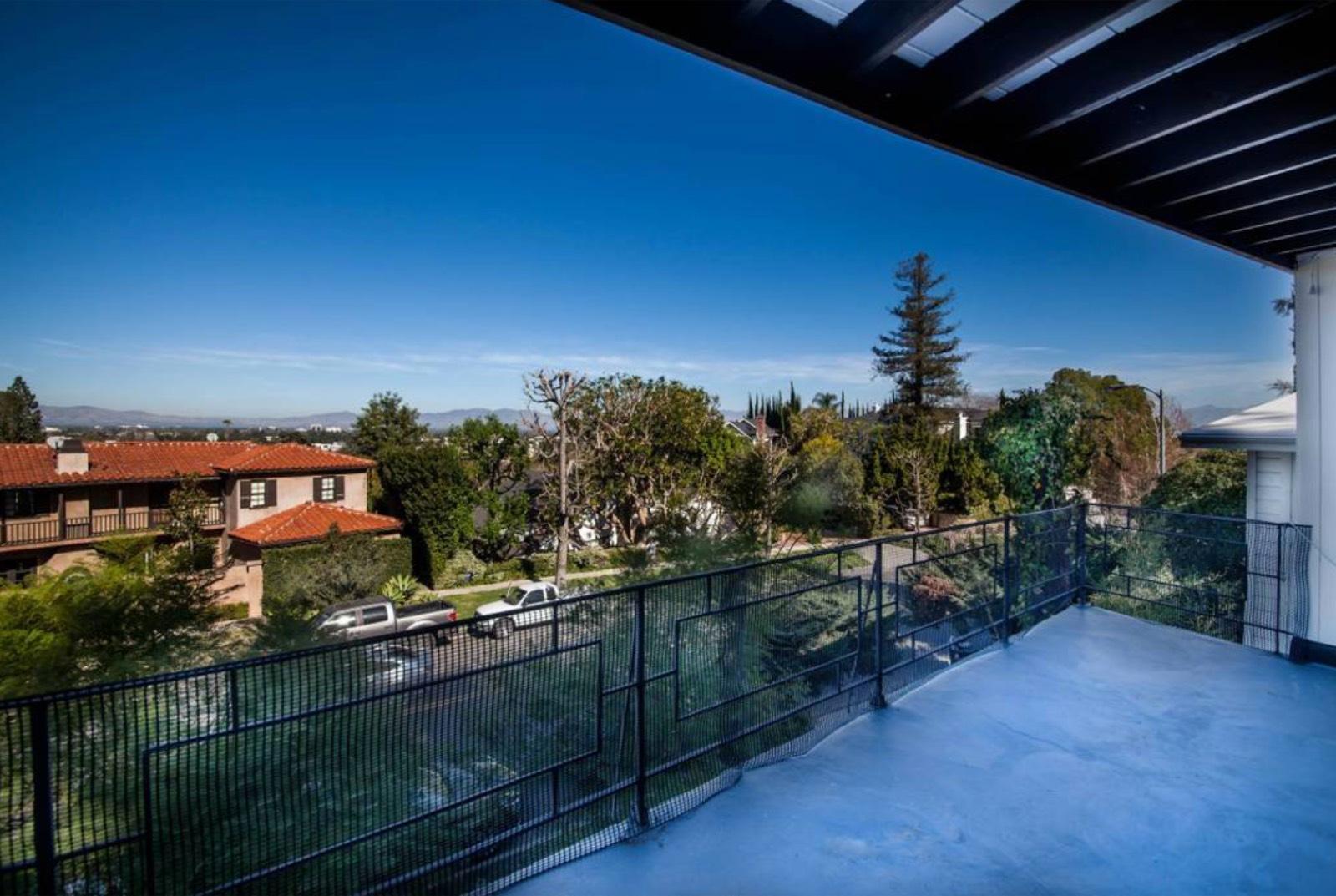 Walters Sherman Oaks — photo 1