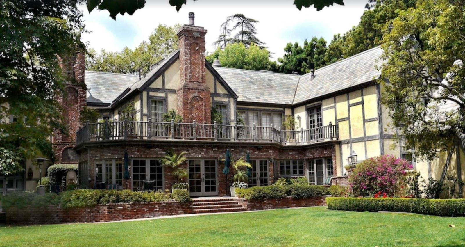 WB S Tudor Tennis Estate — photo 1