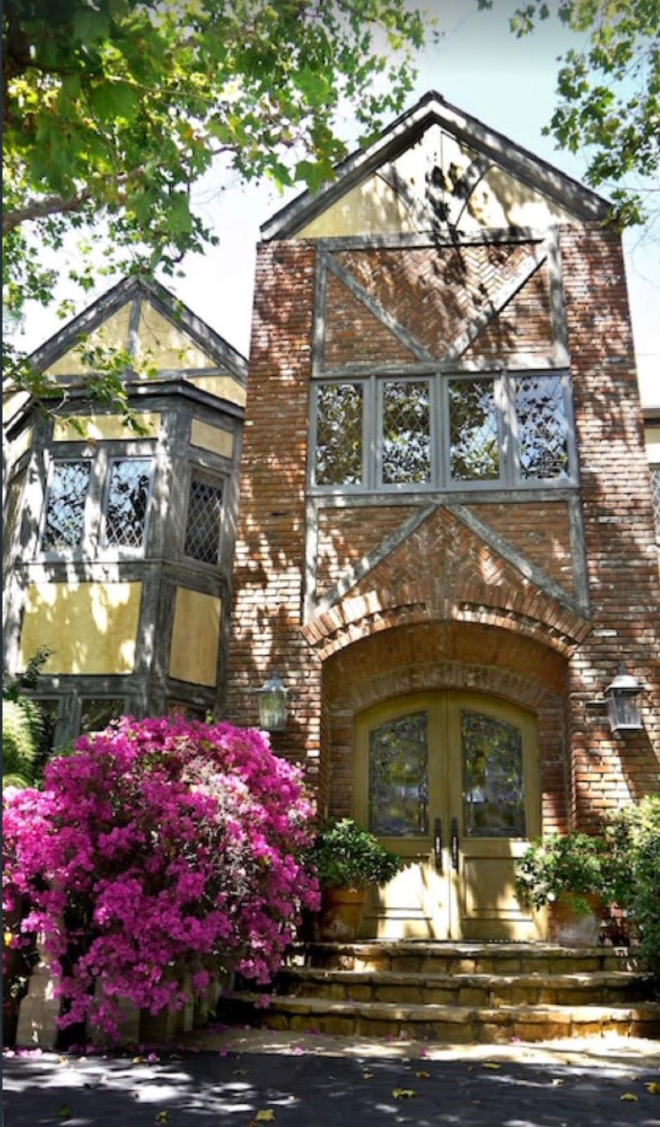 WB S Tudor Tennis Estate — photo 3