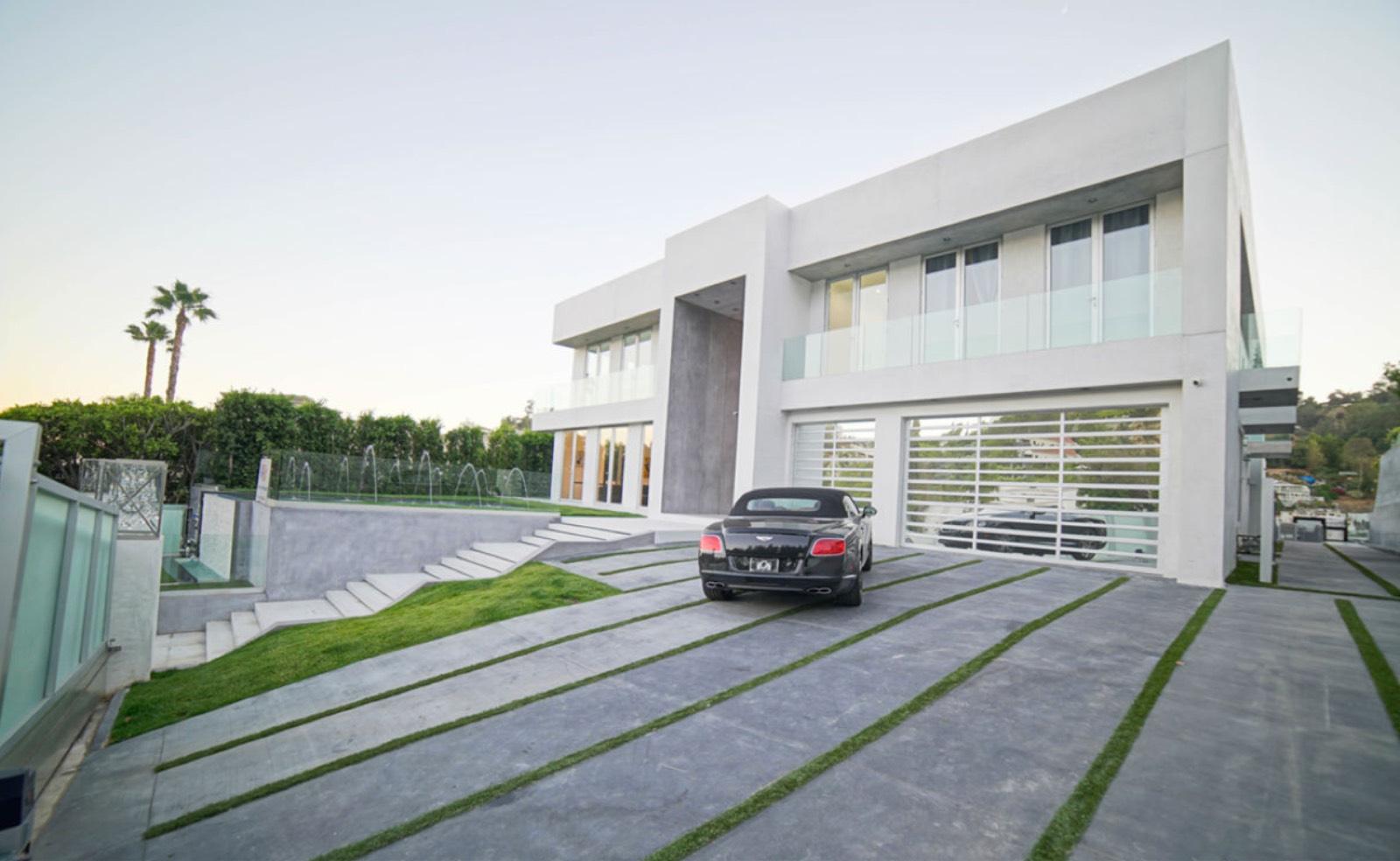 West Hollywood Light Up Modern Home — photo 10