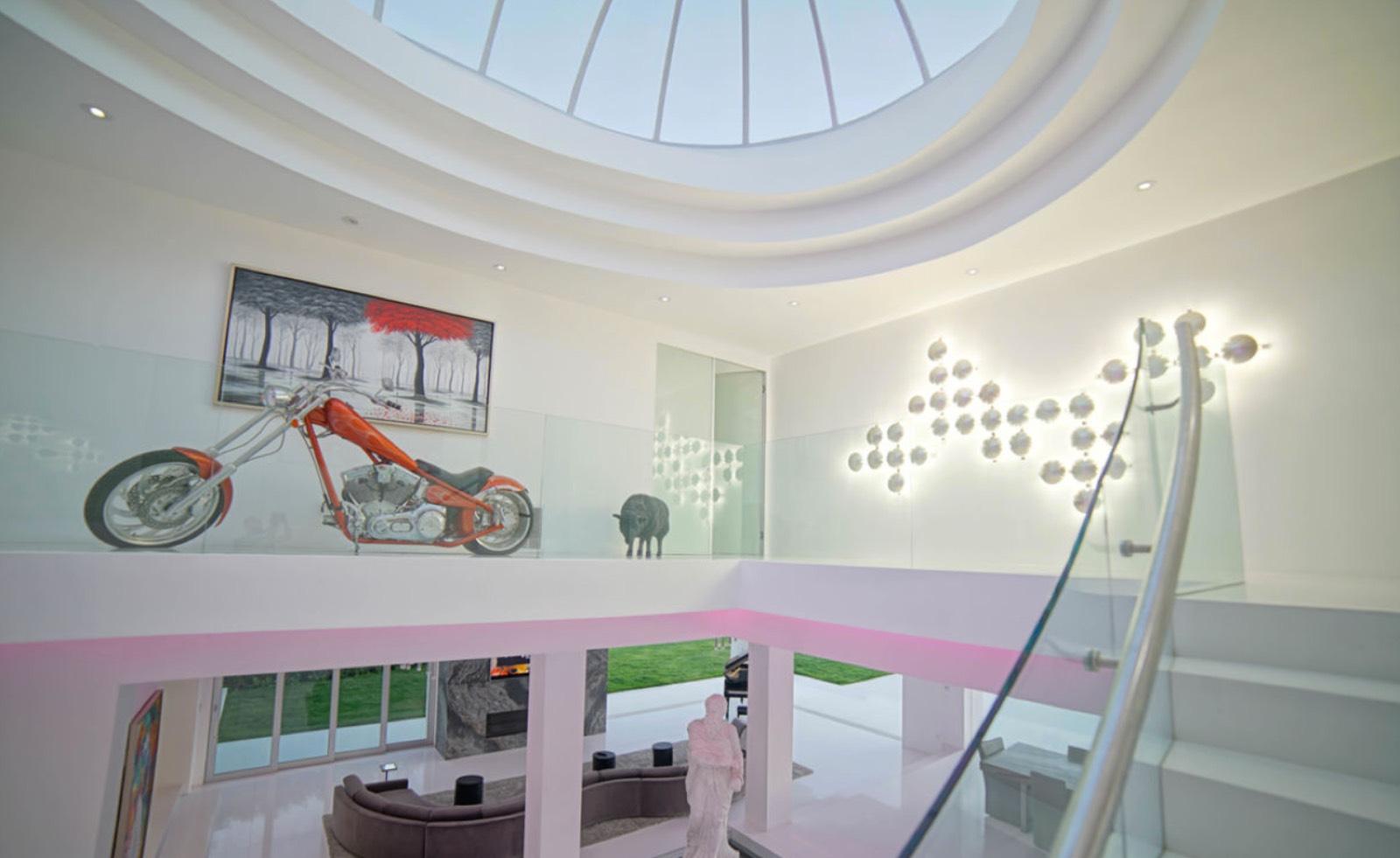 West Hollywood Light Up Modern Home — photo 11