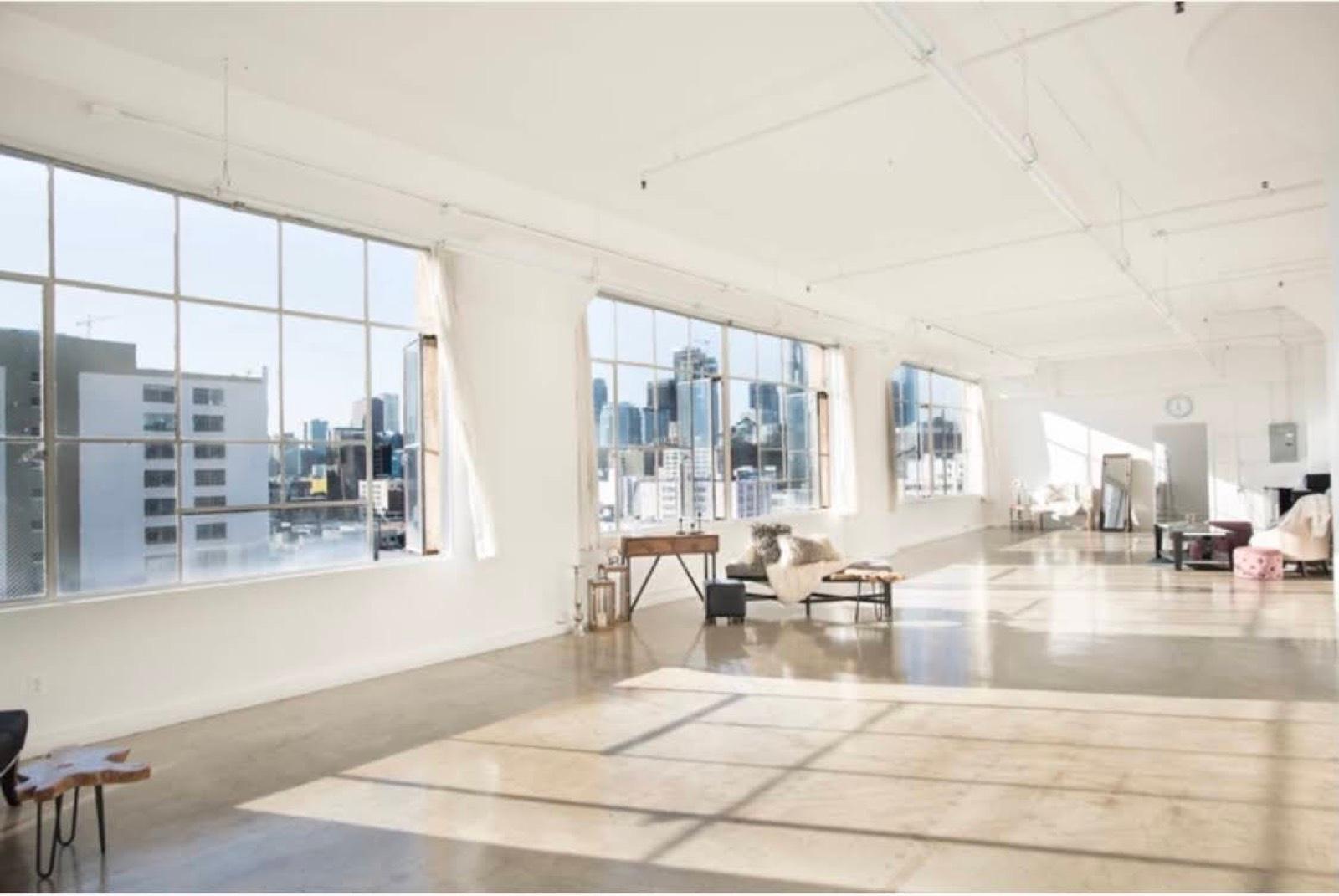 White chic loft — photo 2
