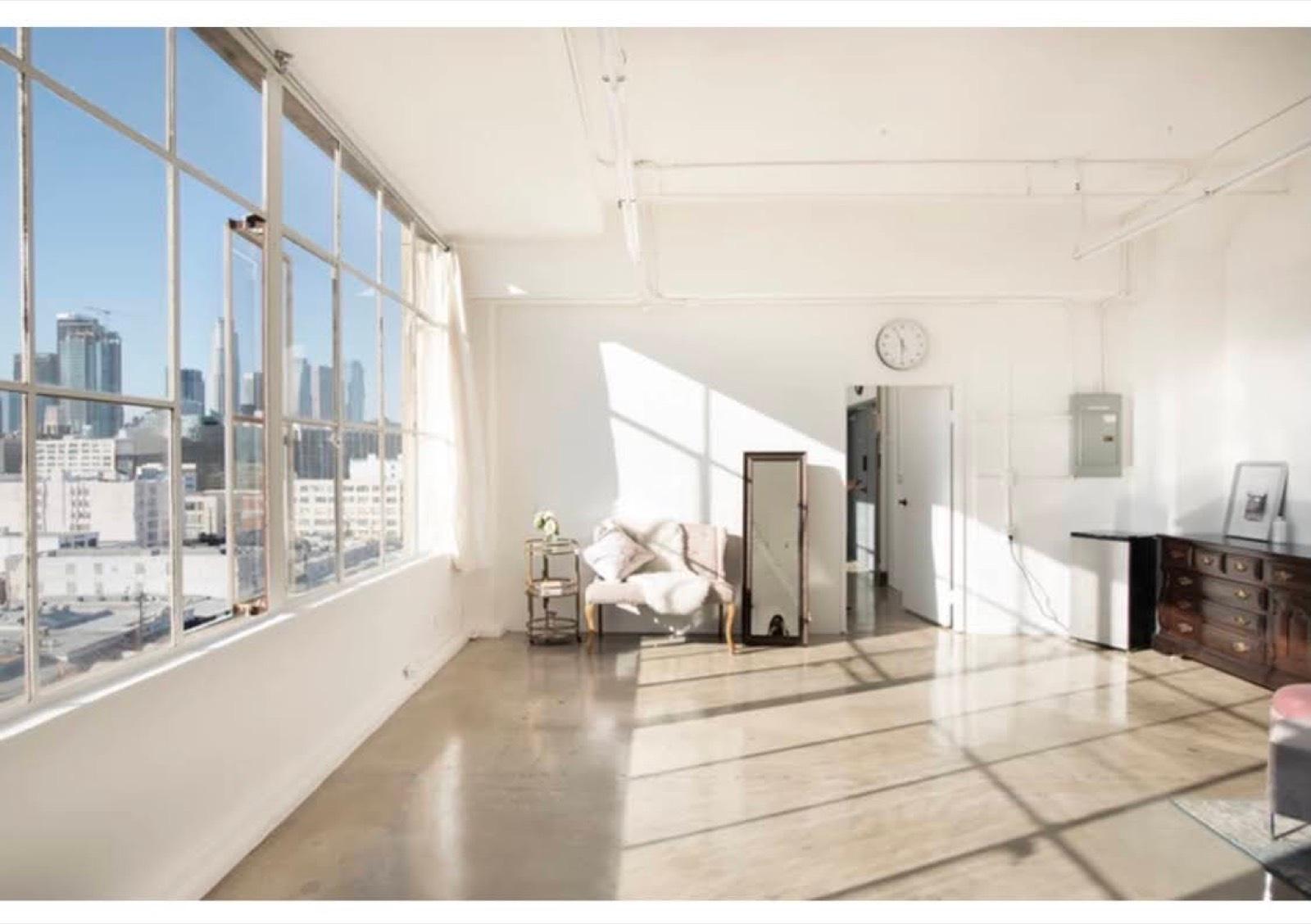 White chic loft — photo 7