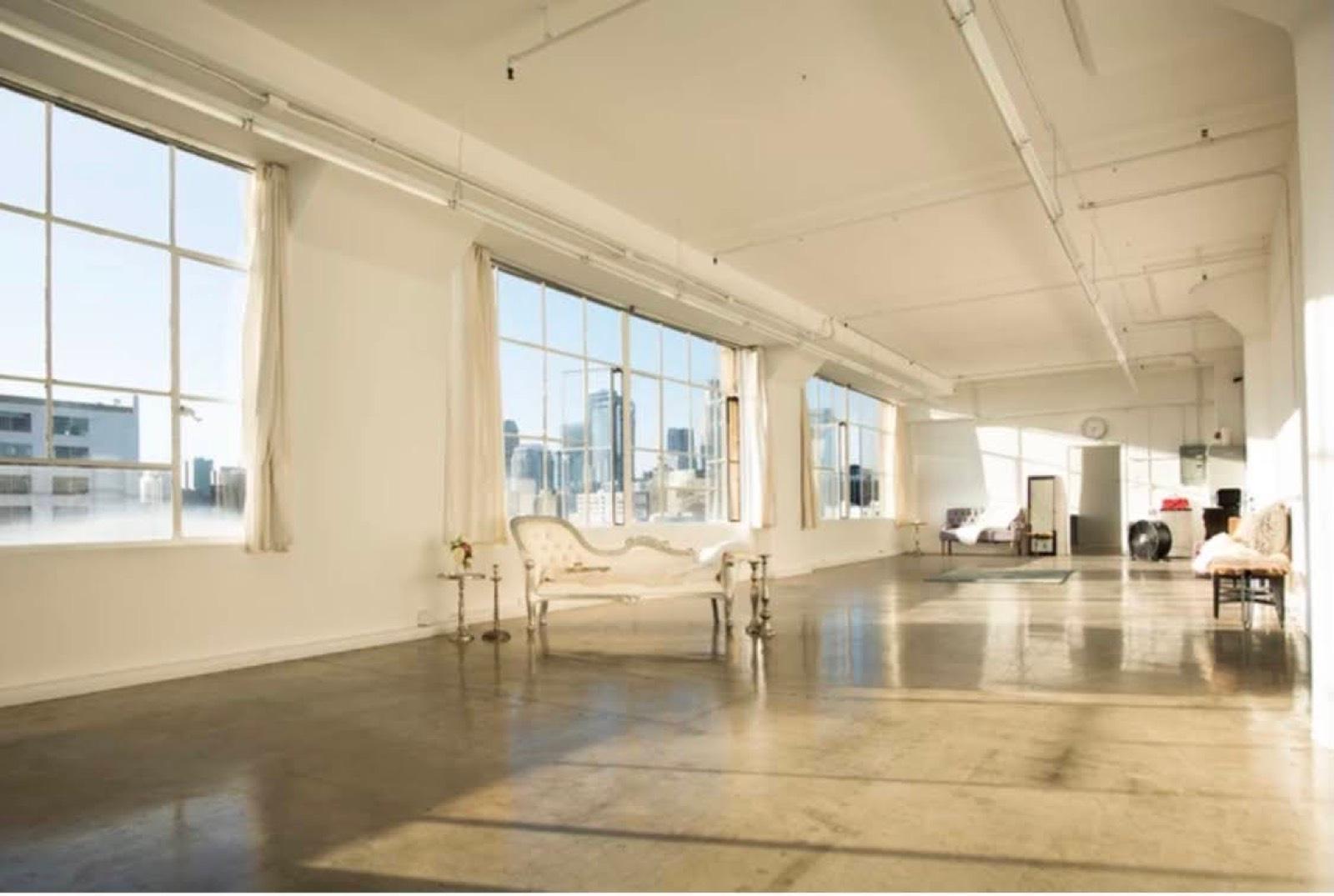 White chic loft — photo 9