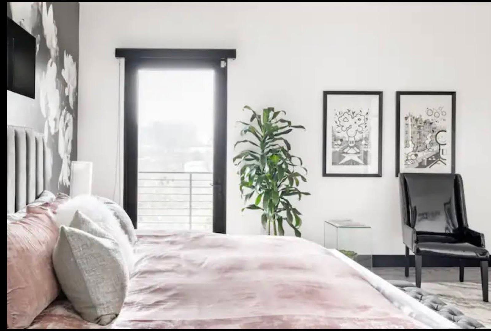 White modern creative place — photo 9
