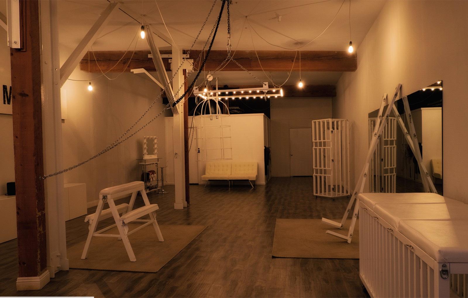 White Room studio — photo 1