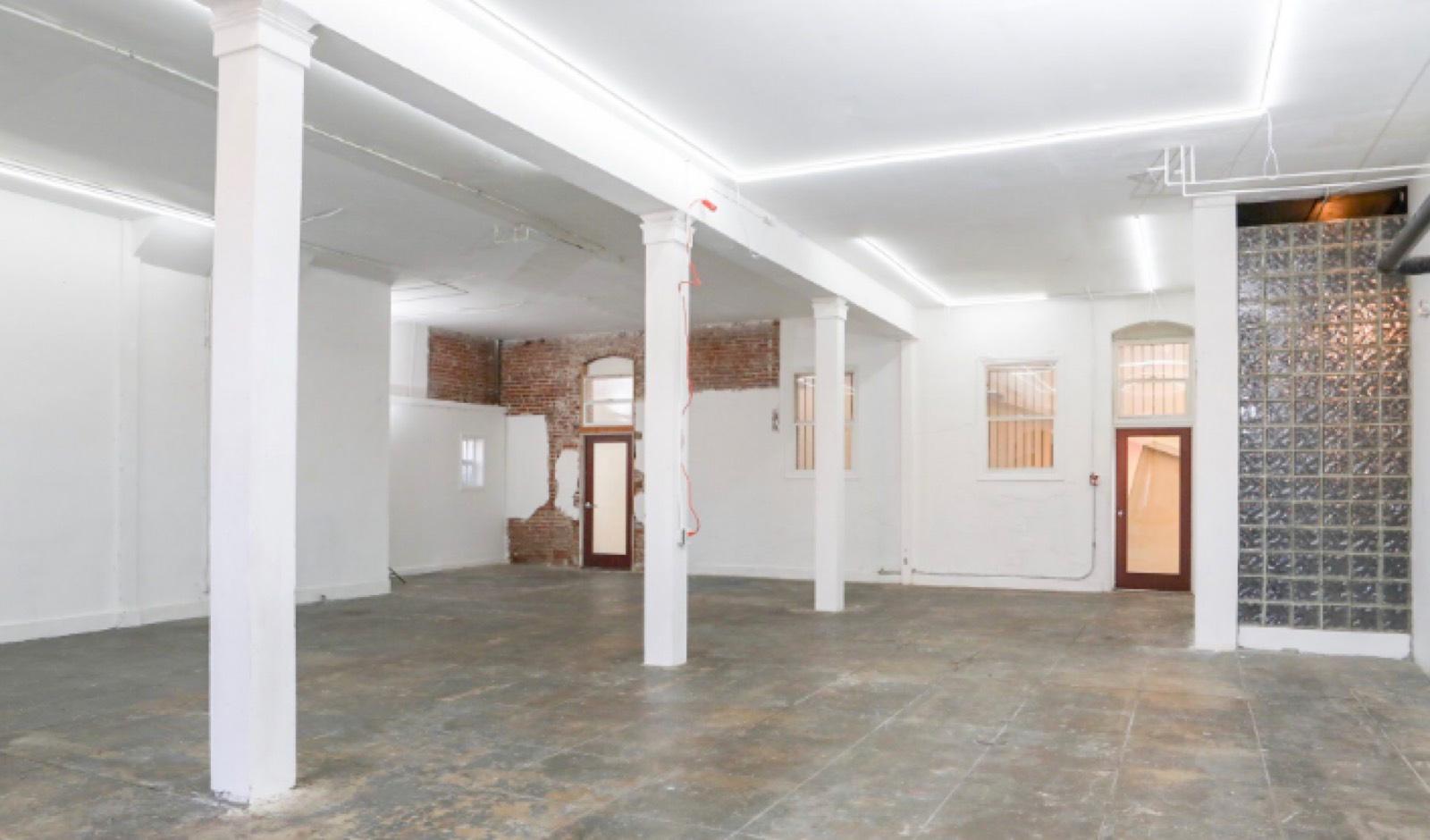 White Spacious Empty DTLA Gallery - Studio — photo 2