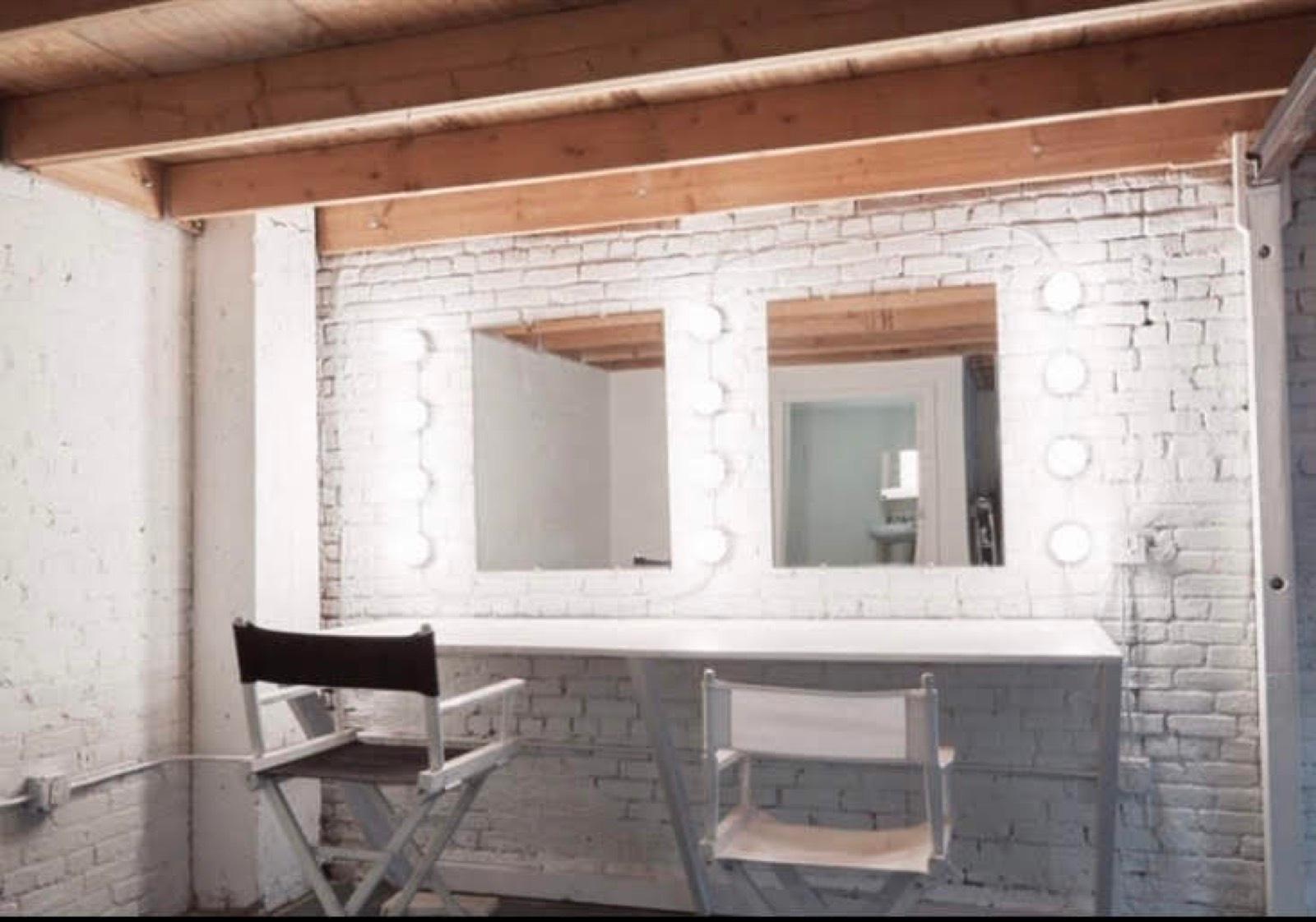 White studio A — photo 5