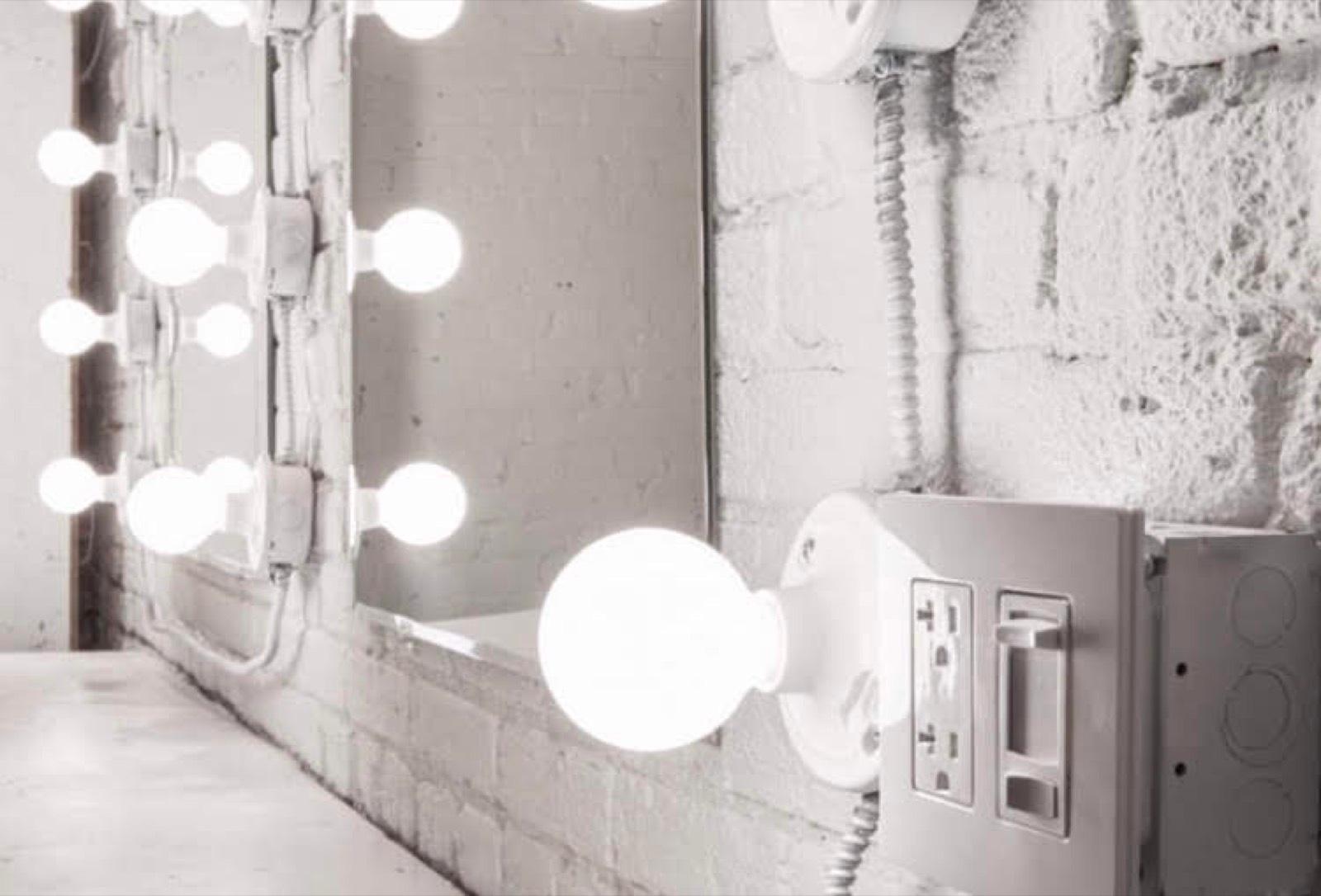 White studio A — photo 6