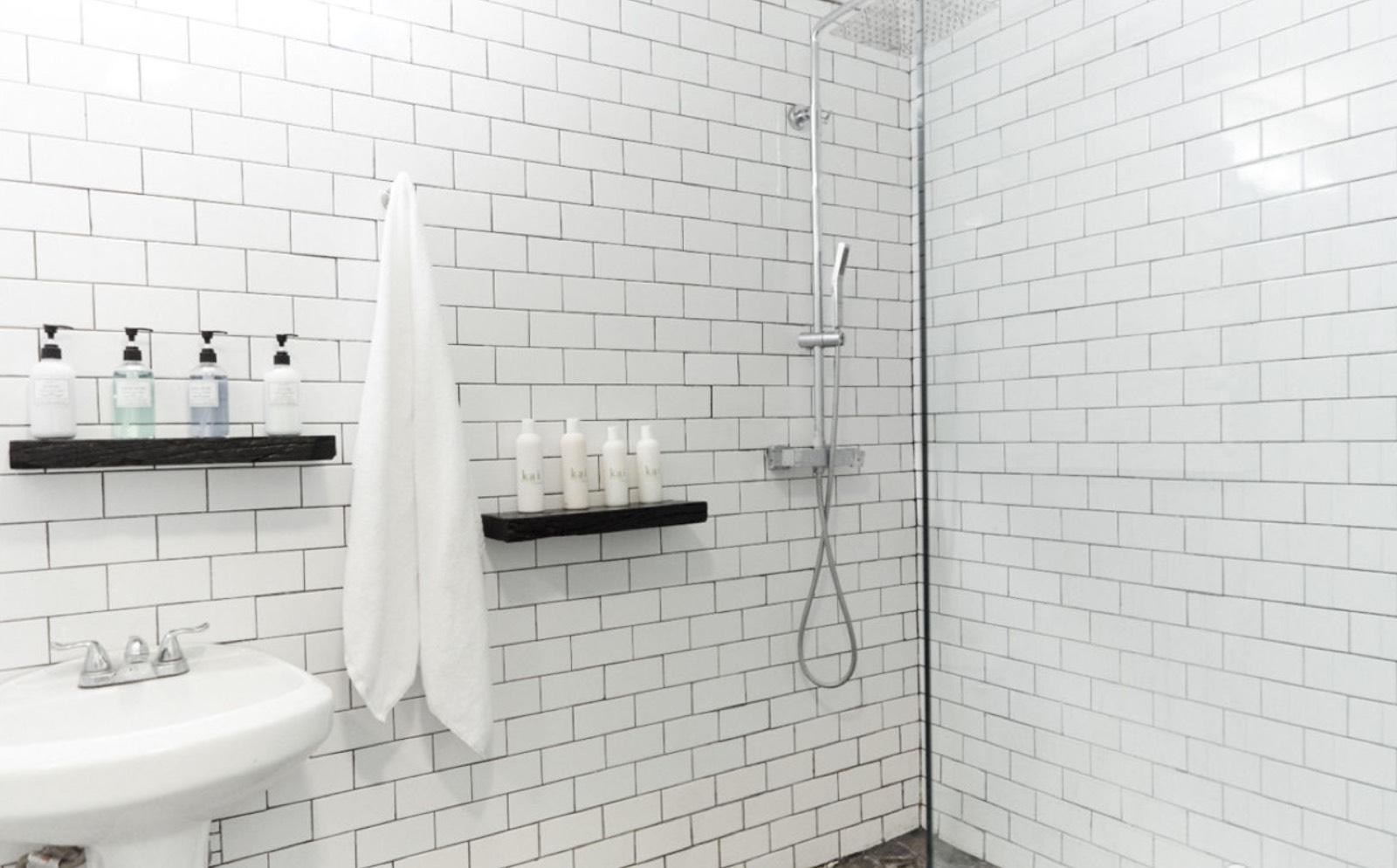 White Studio B — photo 10