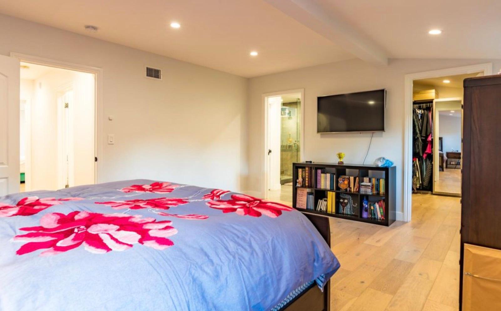 Woodland Hills Traditional Modern — photo 12