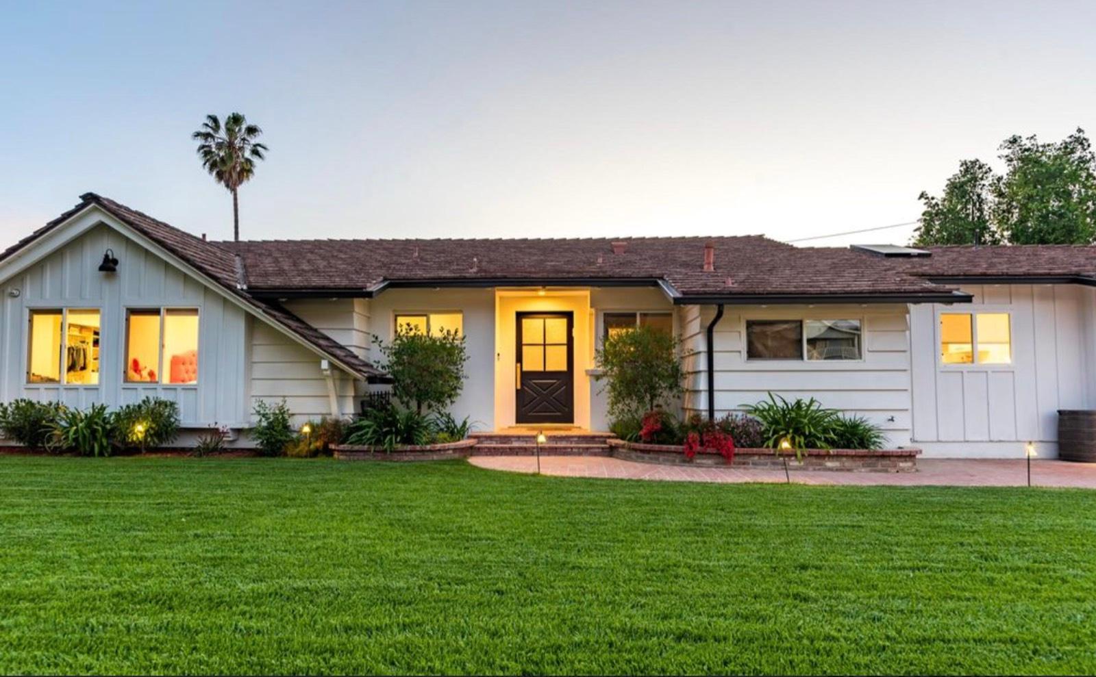 Woodland Hills Traditional Modern — photo 6