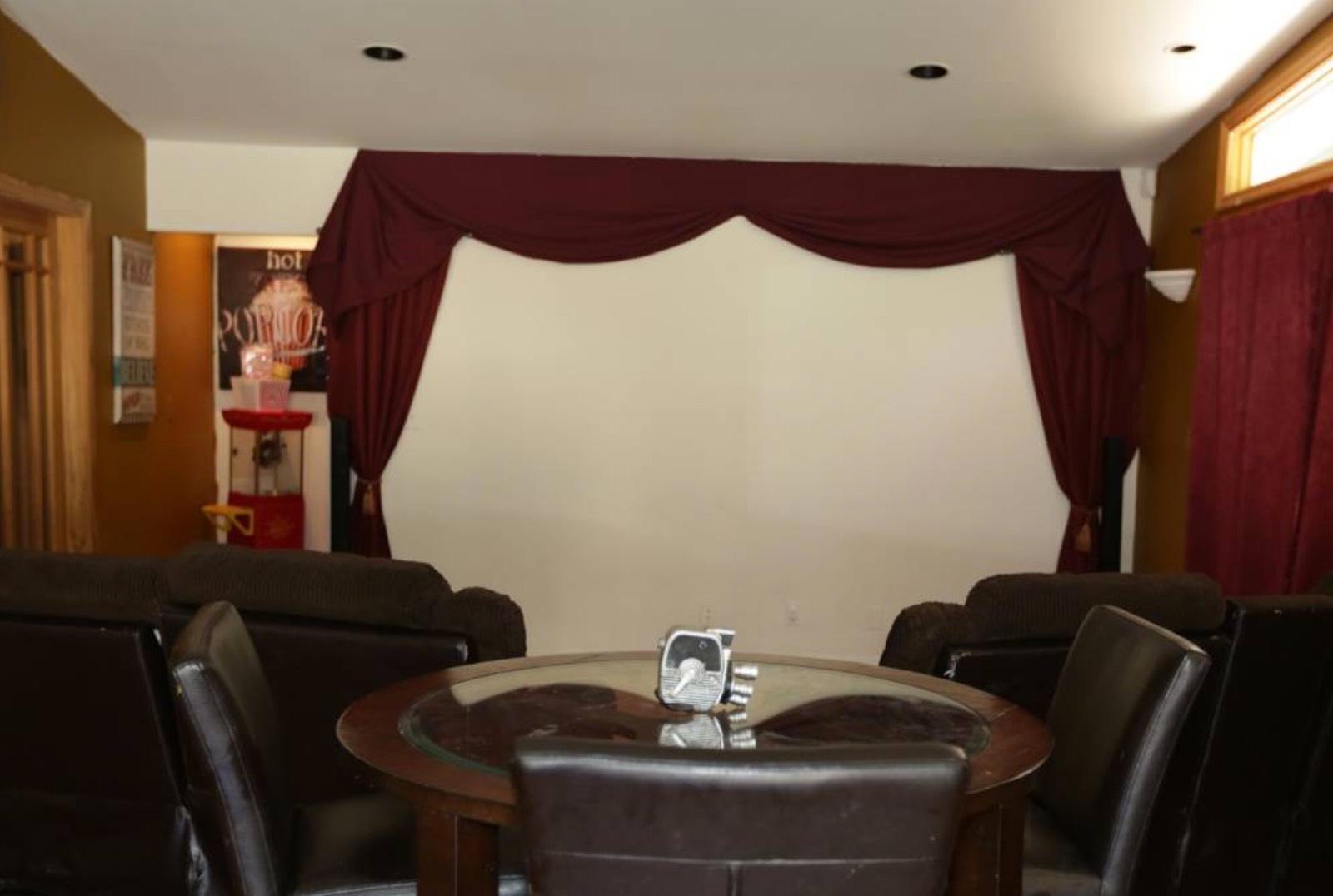 Woodlandhills Bungalow+Gameroom — photo 3