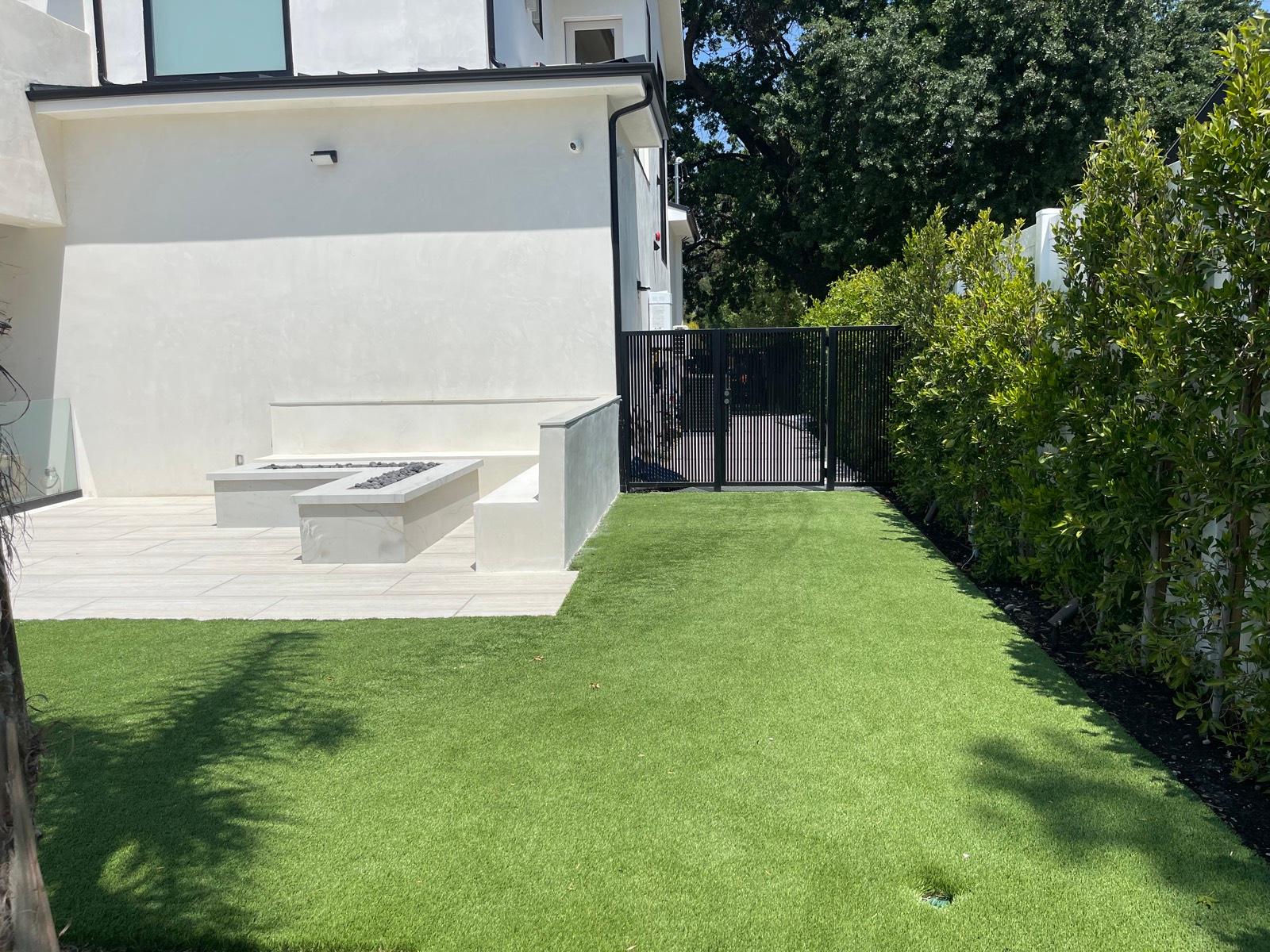 y’s mod mansion w large pool yard — photo 10