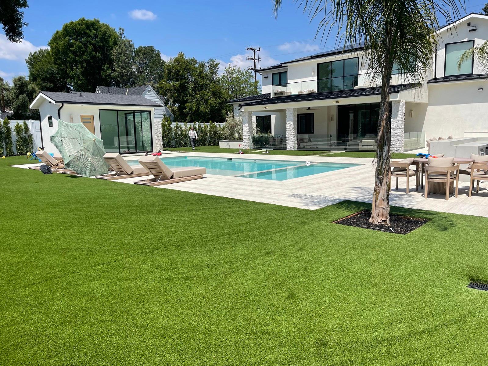 y’s mod mansion w large pool yard — photo 11