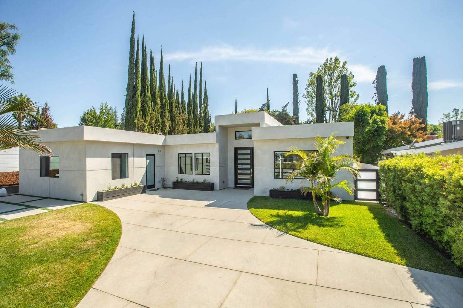 Z's Tarzana Modern House — photo 1