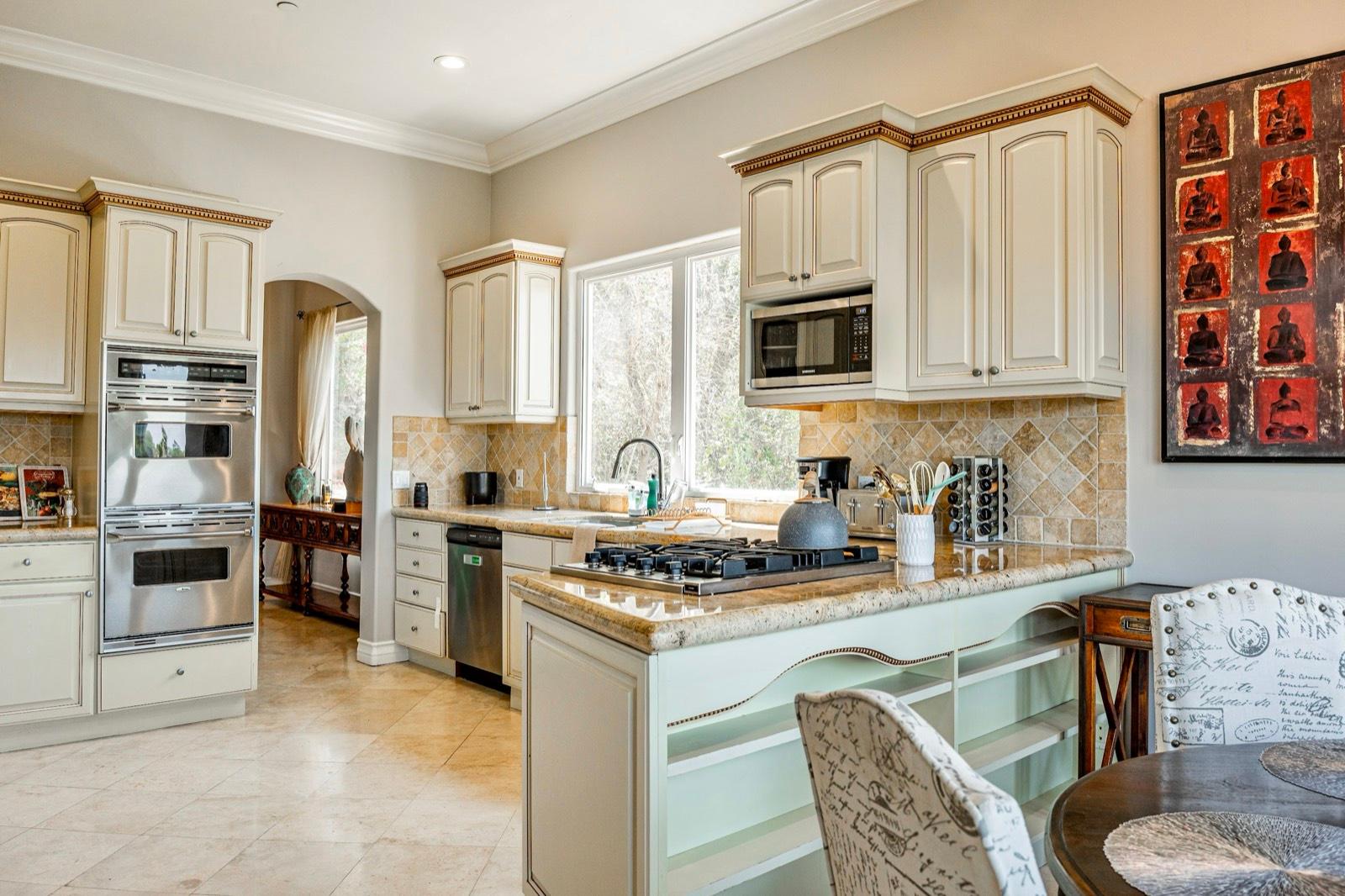 Z's Italian Valley View Home — photo 1