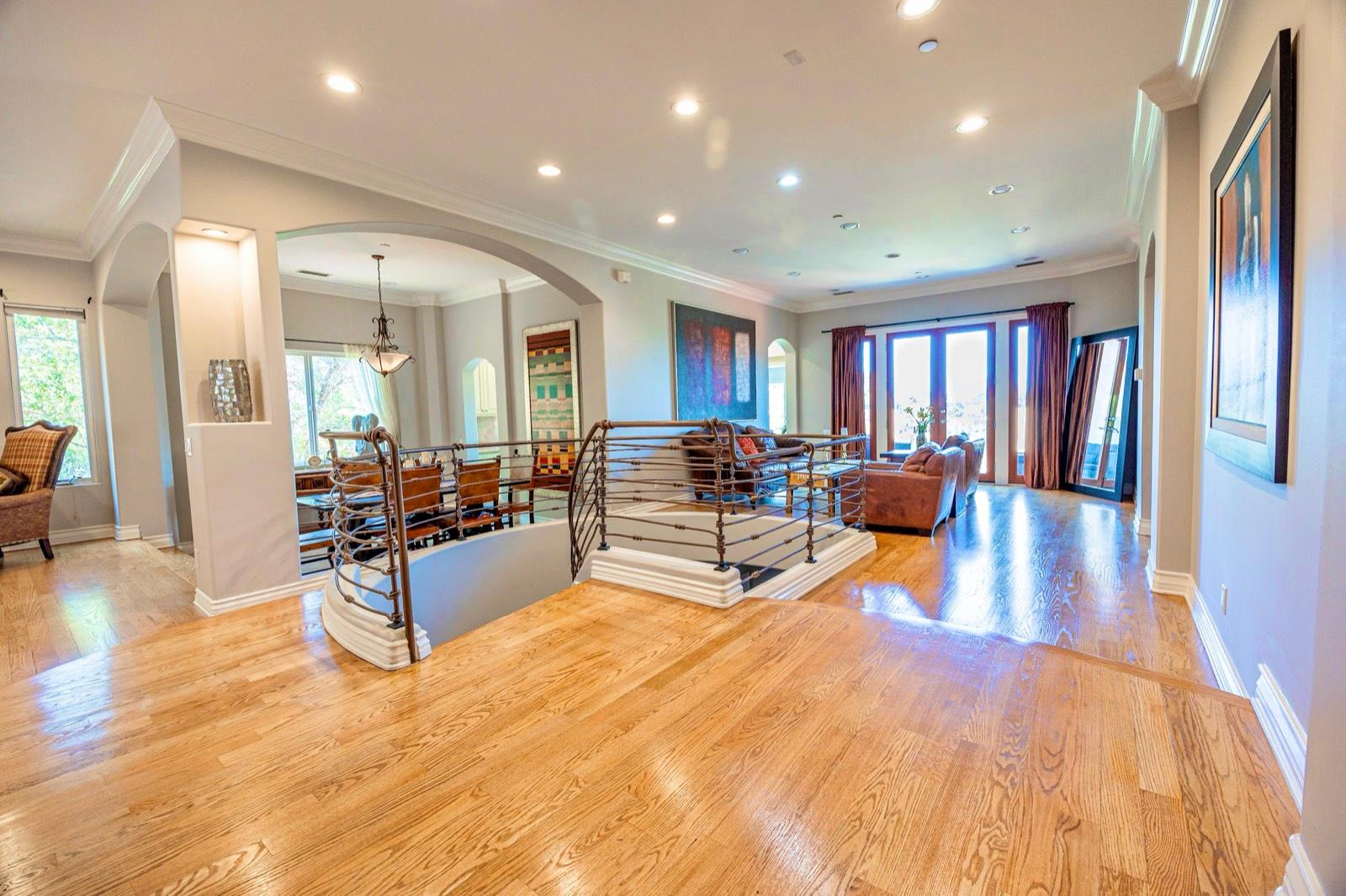 Z's Italian Valley View Home — photo 4