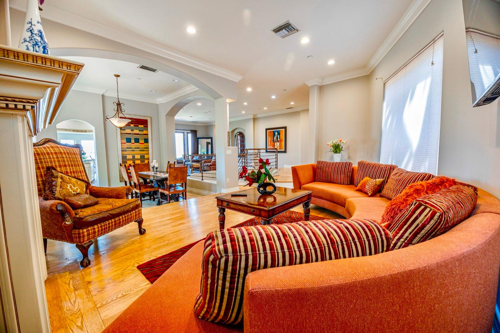 Z's Italian Valley View Home — photo 8