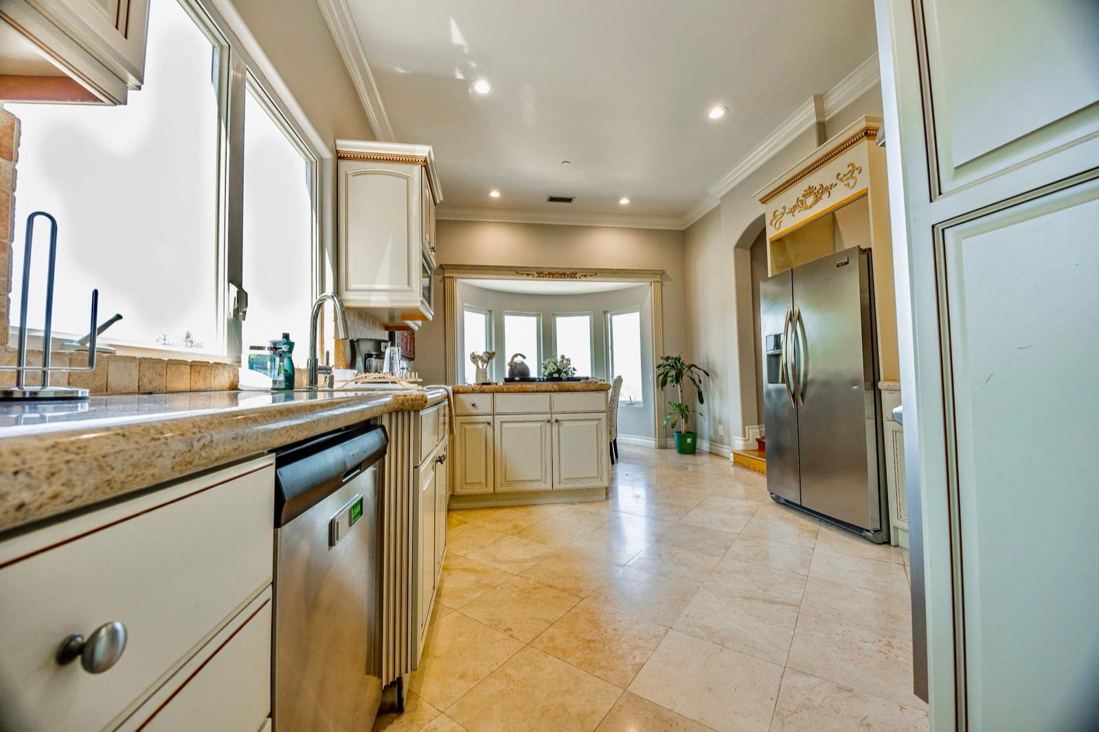 Z's Italian Valley View Home — photo 10