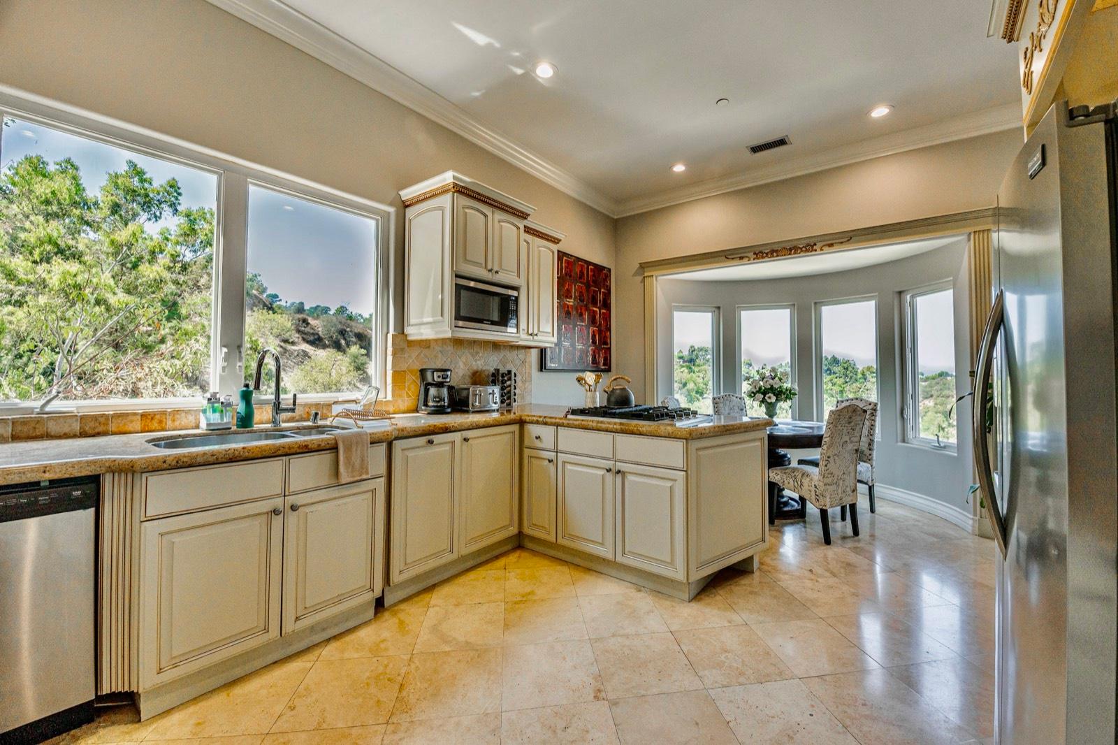 Z's Italian Valley View Home — photo 11