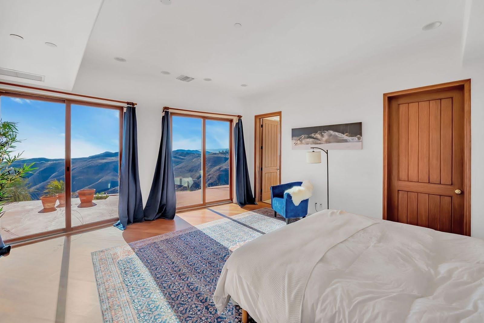 Z's Malibu Window Mountain view — photo 10