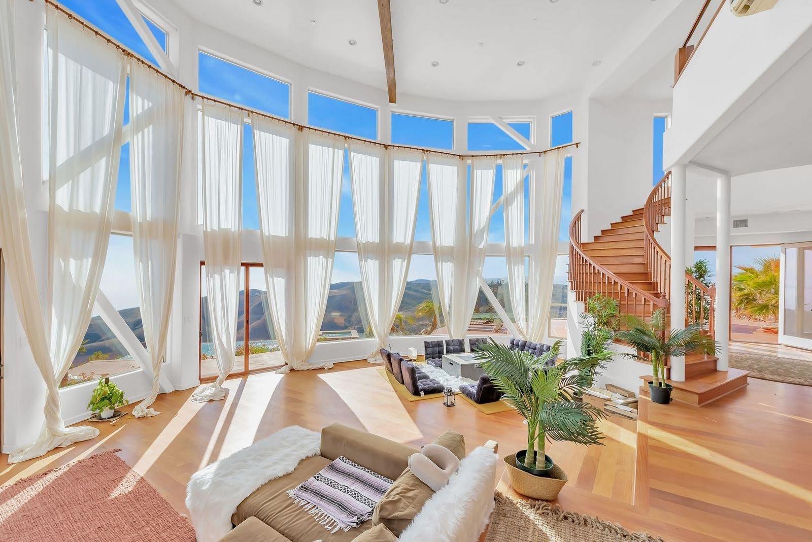 Z's Malibu Window Mountain view — photo 1